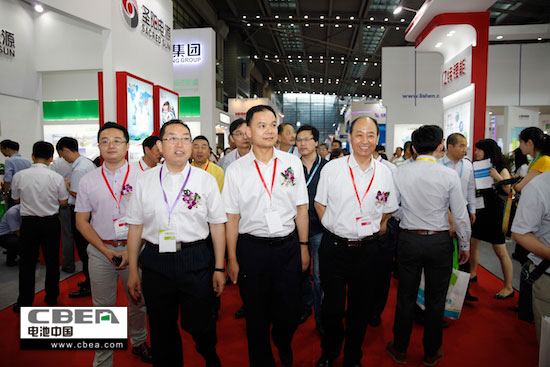 1464089998462077935.jpg 協(xié)會(huì)領(lǐng)導(dǎo)參觀展會(huì).jpg