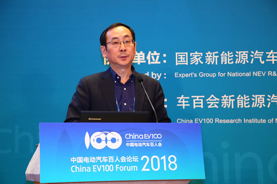 1516501711447024142.jpg 峰會(huì)二-張進(jìn)華-中國(guó)汽車工程學(xué)會(huì)常務(wù)副理事長(zhǎng)兼副秘書長(zhǎng) (8).jpg