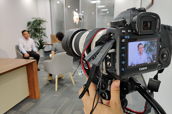 《洞見》節目記者采訪蜂巢能源科技有限公司合伙人、總裁楊紅新