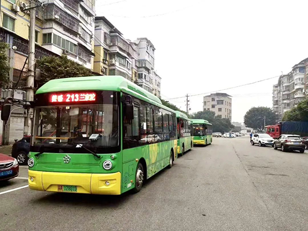 銀隆新能源微公交倍受喜愛(ài) 重慶表示:再來(lái)一批 銀隆新能源微公交倍受喜愛(ài) 重慶表示:再來(lái)一批