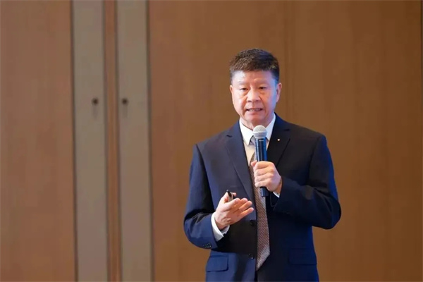 中國科學院院士孫世剛：材料/界面/傳輸/系統(tǒng)創(chuàng)新應(yīng)對鋰電池四大挑戰(zhàn)