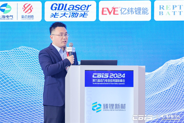 香河昆侖呂亮主題演講:《提高磷酸鐵鋰儲(chǔ)能電池能量轉(zhuǎn)化效率的電解液解決方案》 香河昆侖呂亮主題演講:《提高磷酸鐵鋰儲(chǔ)能電池能量轉(zhuǎn)化效率的電解液解決方案》