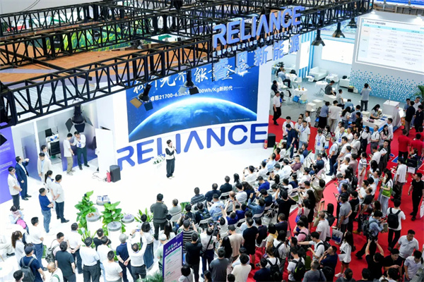 「極耳無界 能量登峰」發(fā)布會圓滿落幕：睿恩21700-6Ah電池全球首發(fā)，攜手蔡司共繪質(zhì)量新篇章